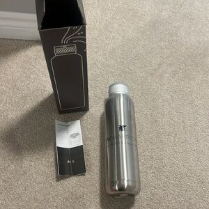 JW Marriott Rosseau Muskoka Resort water bottle w Portable Bluetooth Speaker New